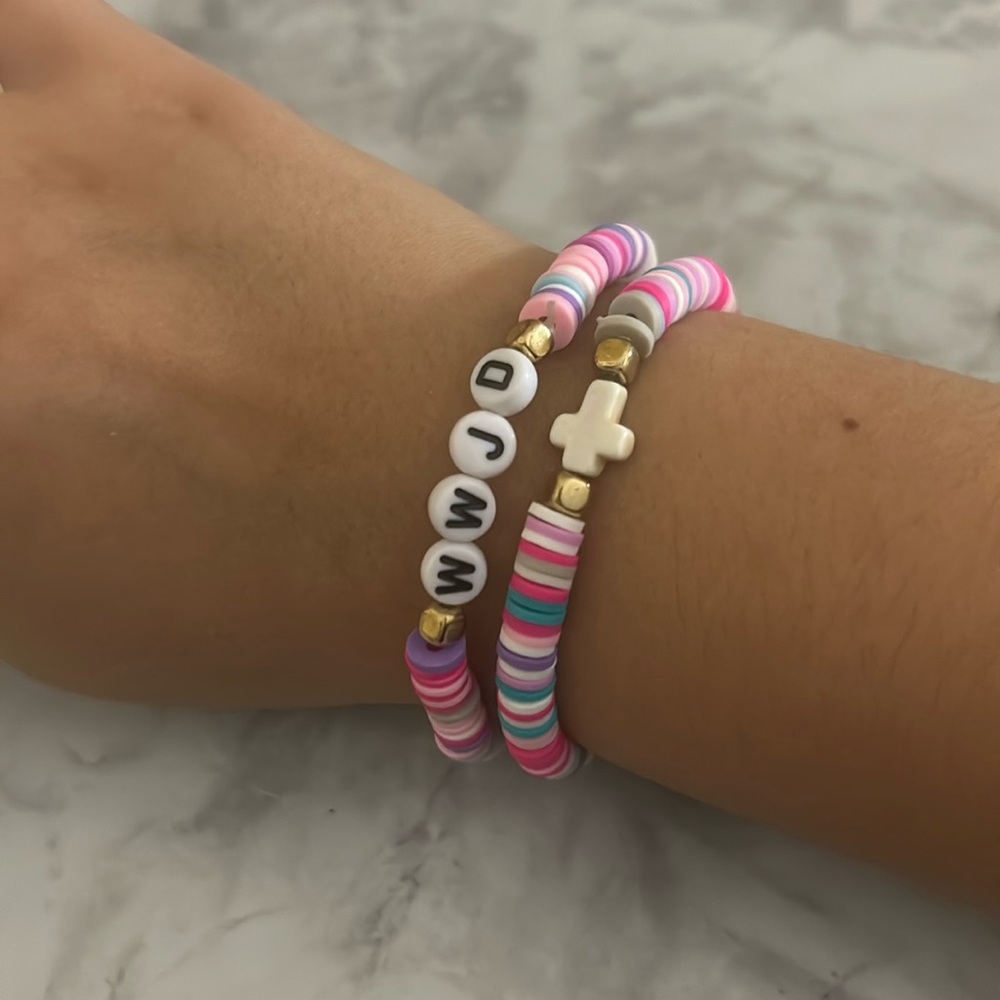 CHRISTIAN CLAY BEAD BRACELET MULTI COLORED!! 🩷